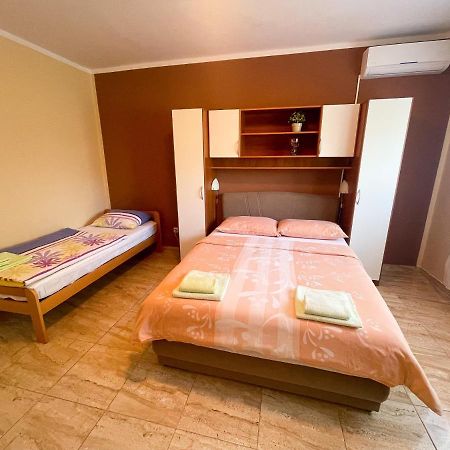 Apartmani Combaj Jadranovo Exteriör bild