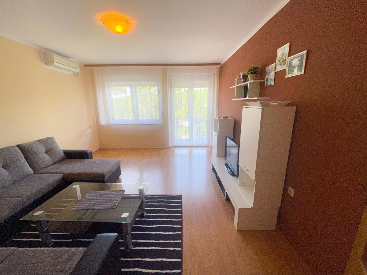 Apartmani Combaj Jadranovo Exteriör bild