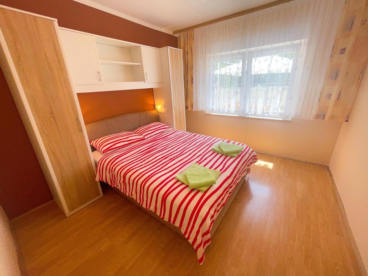Apartmani Combaj Jadranovo Exteriör bild