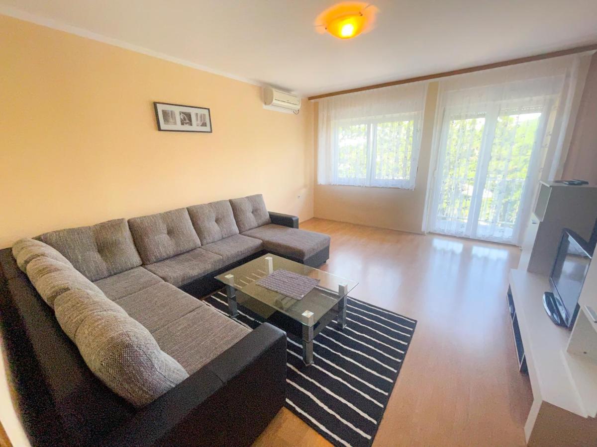 Apartmani Combaj Jadranovo Exteriör bild