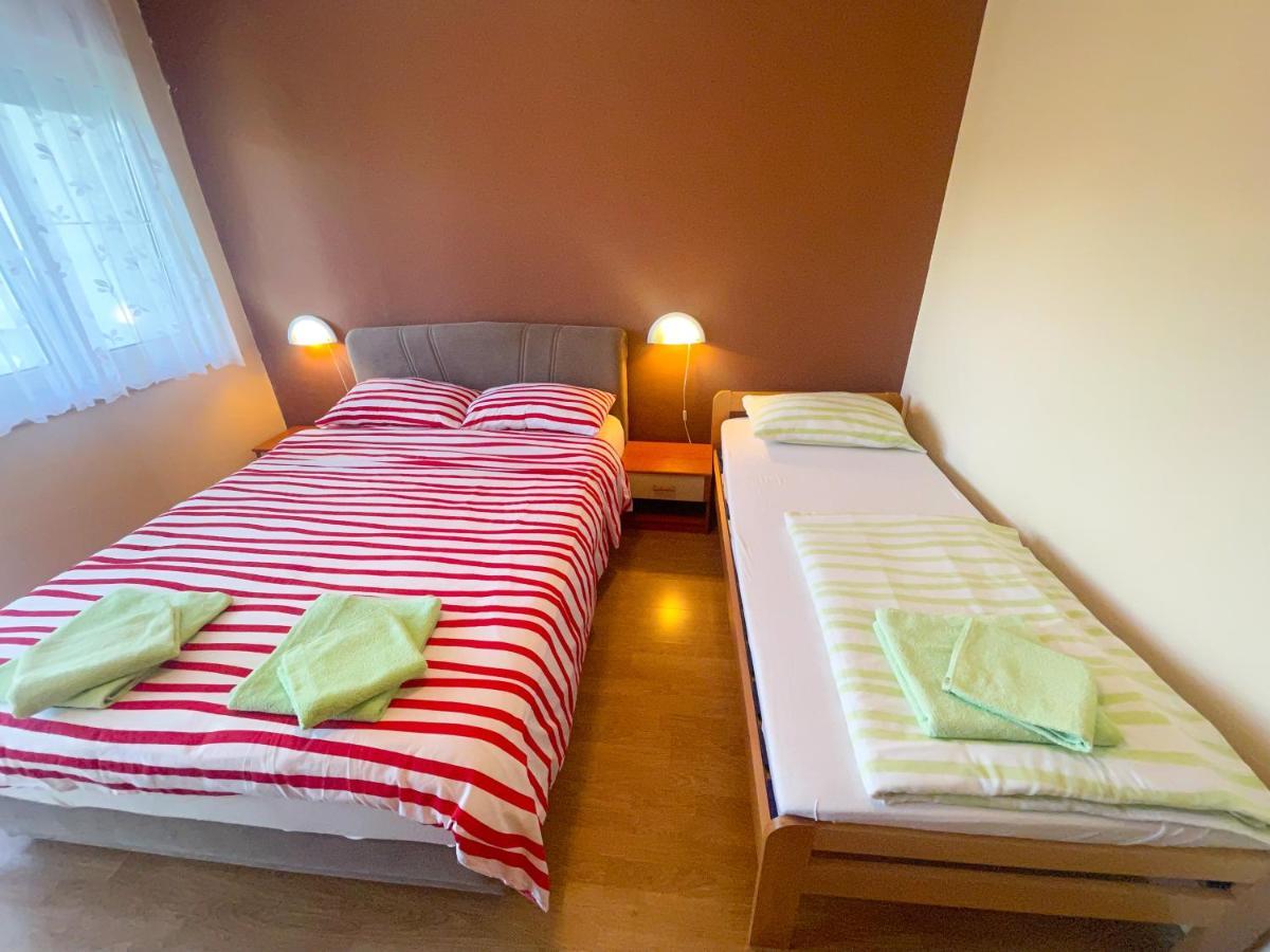 Apartmani Combaj Jadranovo Exteriör bild