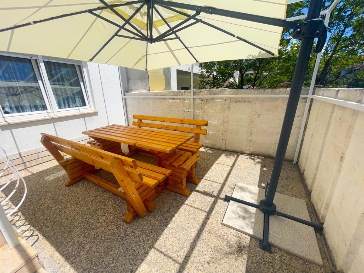 Apartmani Combaj Jadranovo Exteriör bild