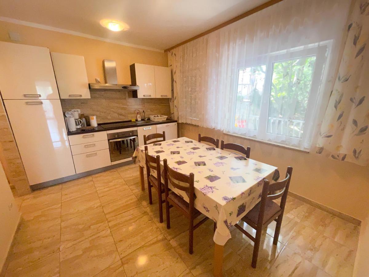 Apartmani Combaj Jadranovo Exteriör bild