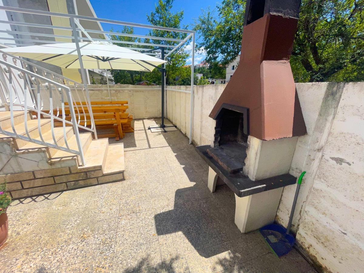 Apartmani Combaj Jadranovo Exteriör bild