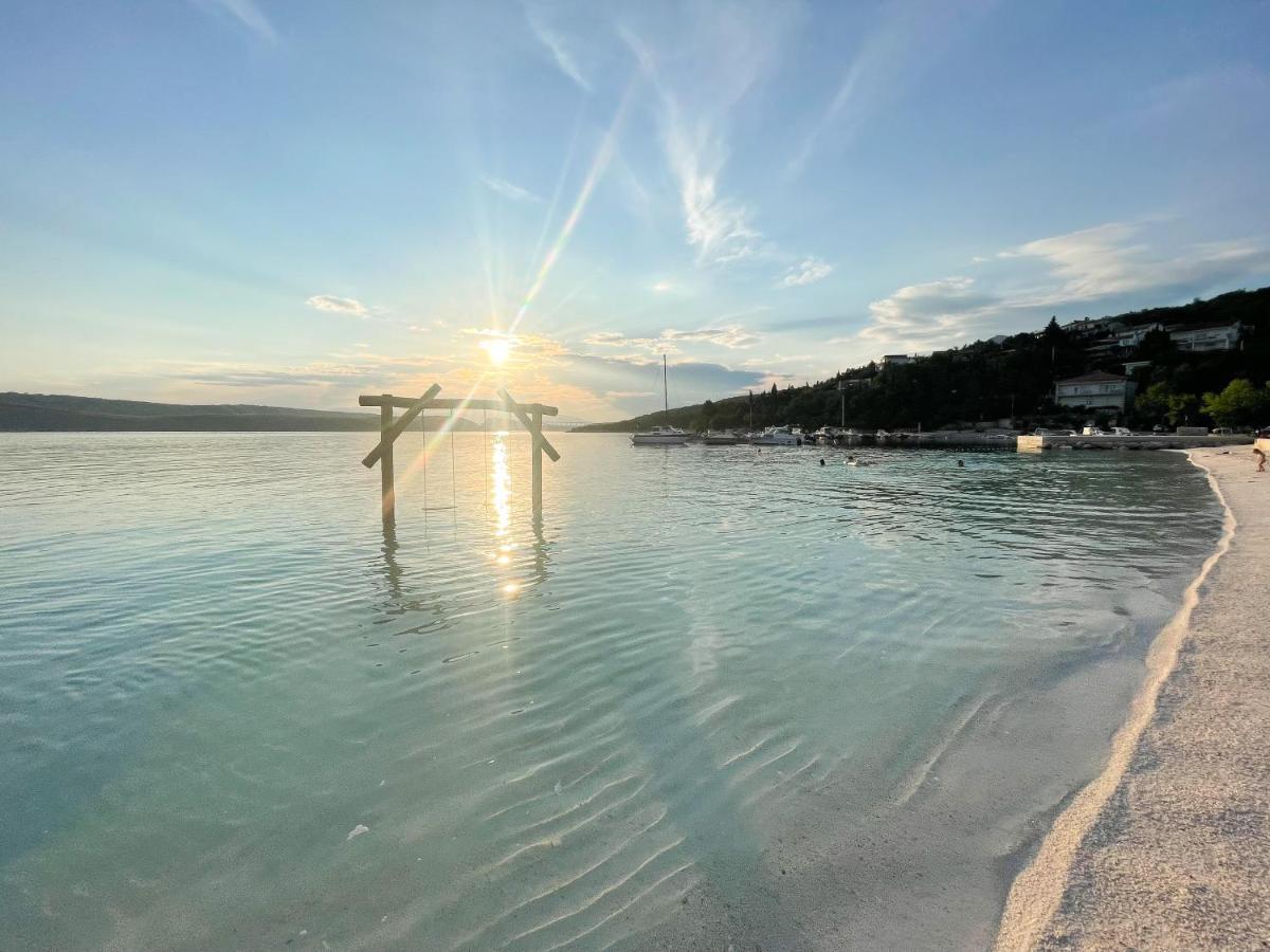 Apartmani Combaj Jadranovo Exteriör bild