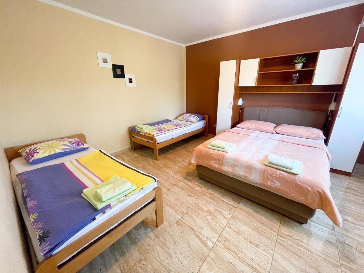 Apartmani Combaj Jadranovo Exteriör bild