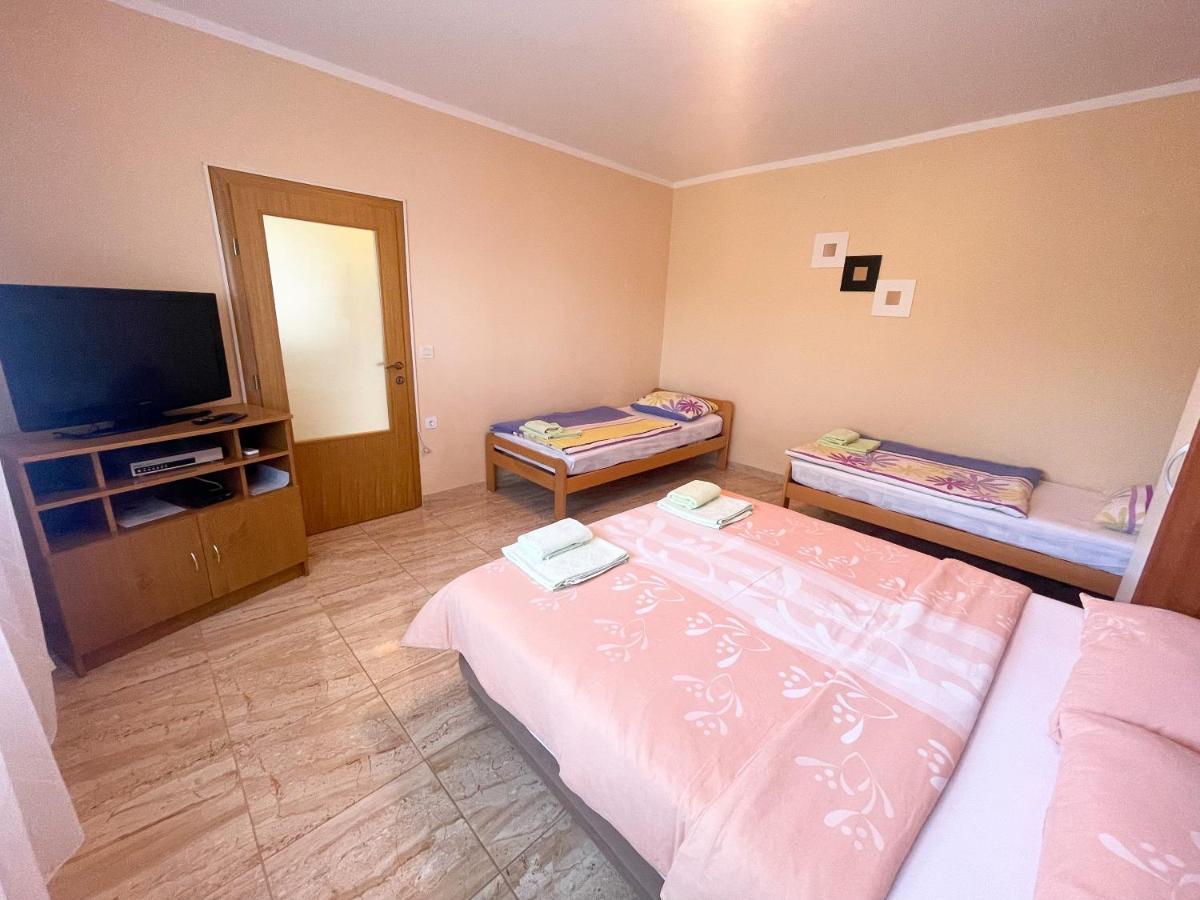 Apartmani Combaj Jadranovo Exteriör bild