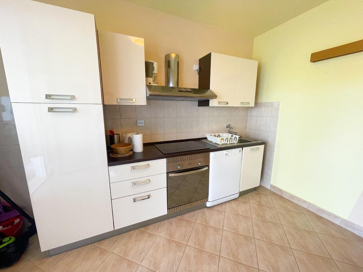 Apartmani Combaj Jadranovo Exteriör bild