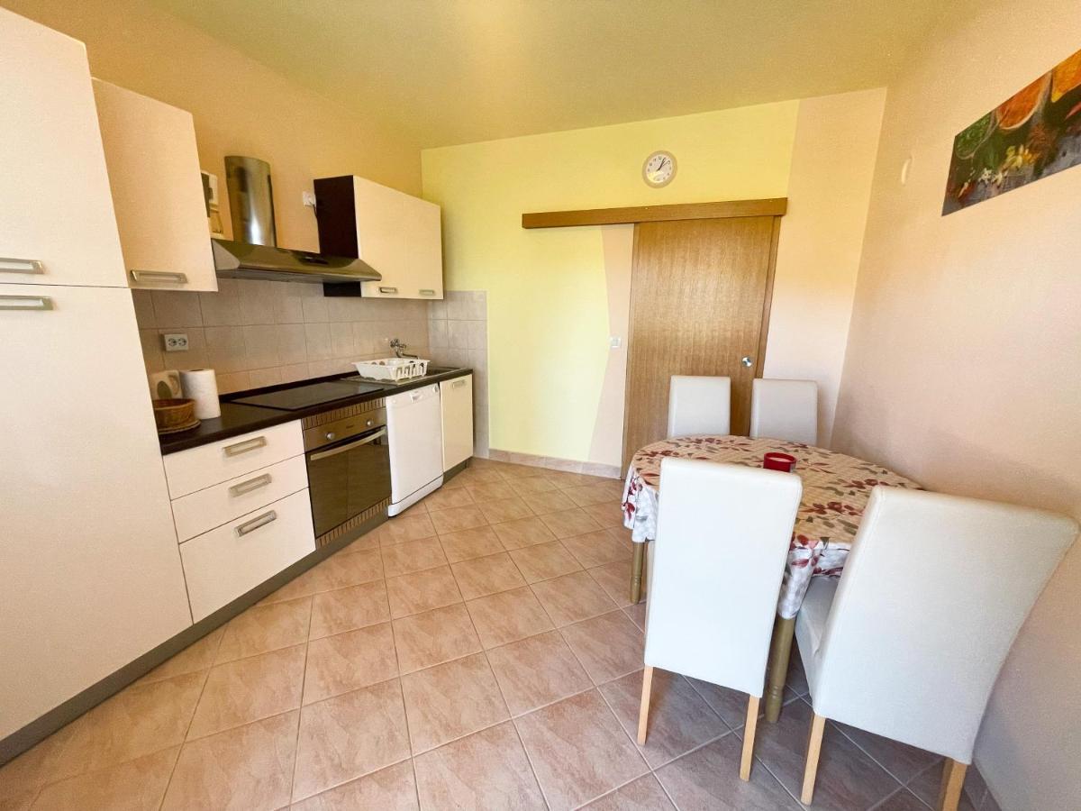 Apartmani Combaj Jadranovo Exteriör bild