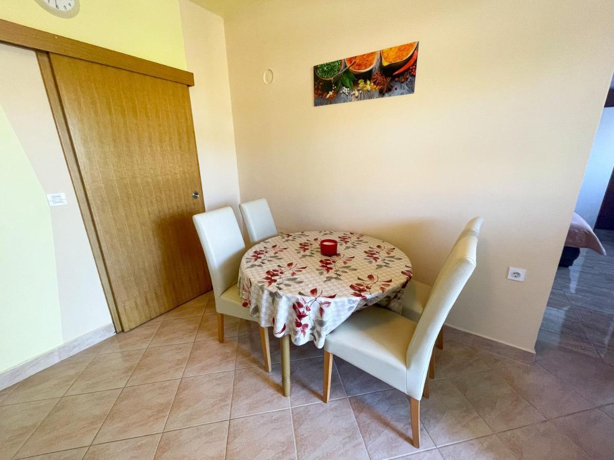 Apartmani Combaj Jadranovo Exteriör bild