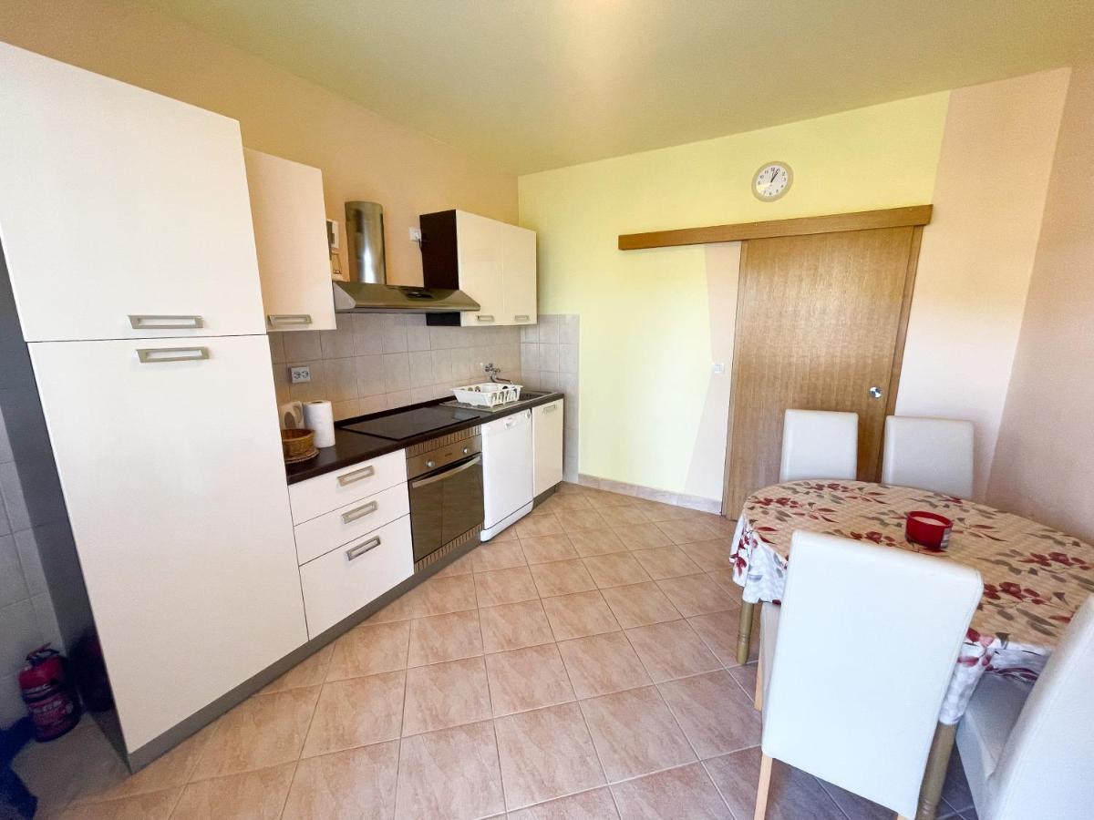 Apartmani Combaj Jadranovo Exteriör bild